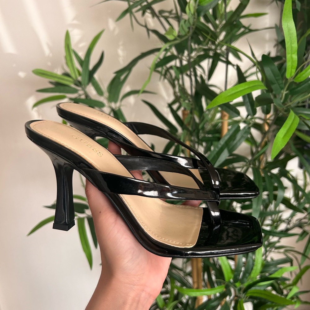 GUESS sandal heel